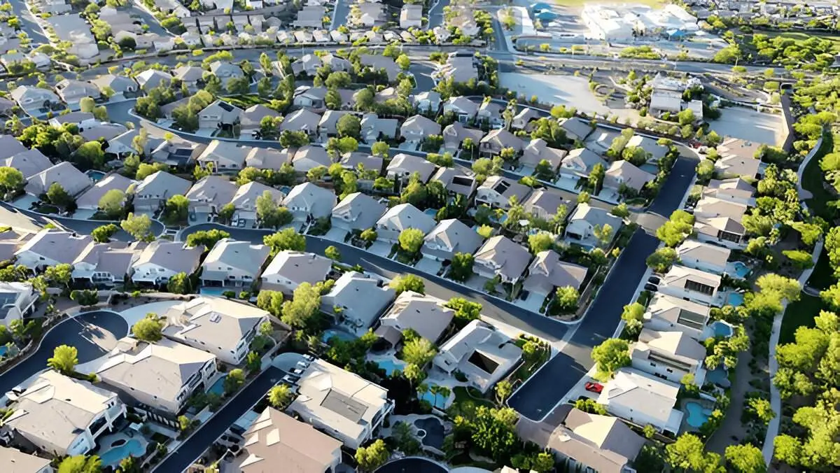 The Benefits of Seasonal Yard Cleanups in Las Vegas and Henderson1 Aerial view of Las Vegas homes with green landscaping and winding streets, showing Sun Valley Landscaping results.